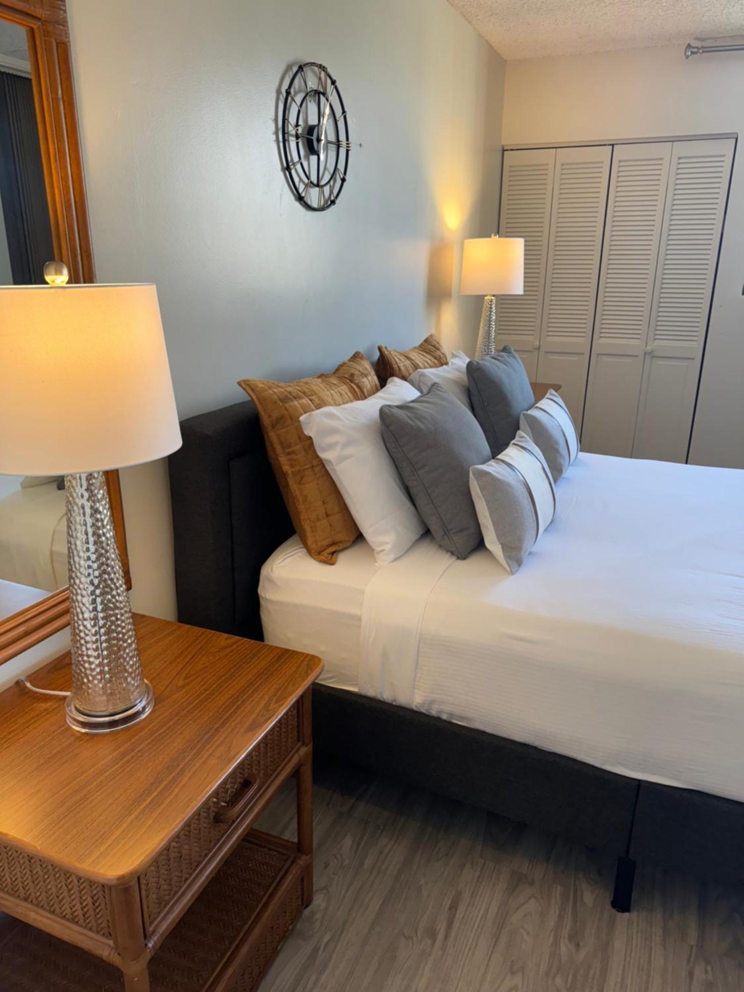 1414- Heart Of Waikiki With Kitchen - Free Parking - View Casa de Férias